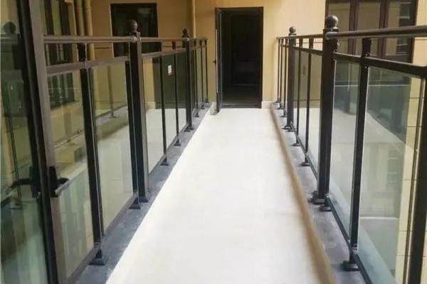 高层对着连廊的房子风水好吗