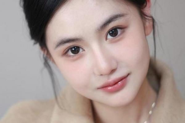 八字眉的女人性格怎样人际关系解答