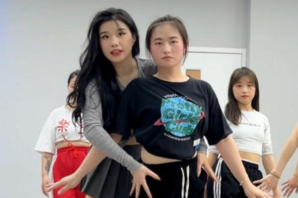 小八字舞蹈